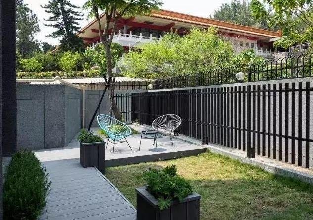 不到50平小房,变两层小别墅,将床架在半空中,瞬间多出间房