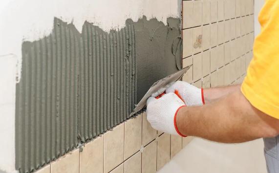 贴瓷砖时如何防止水泥开裂,瓷砖脱落用瓷砖胶好还是水泥好