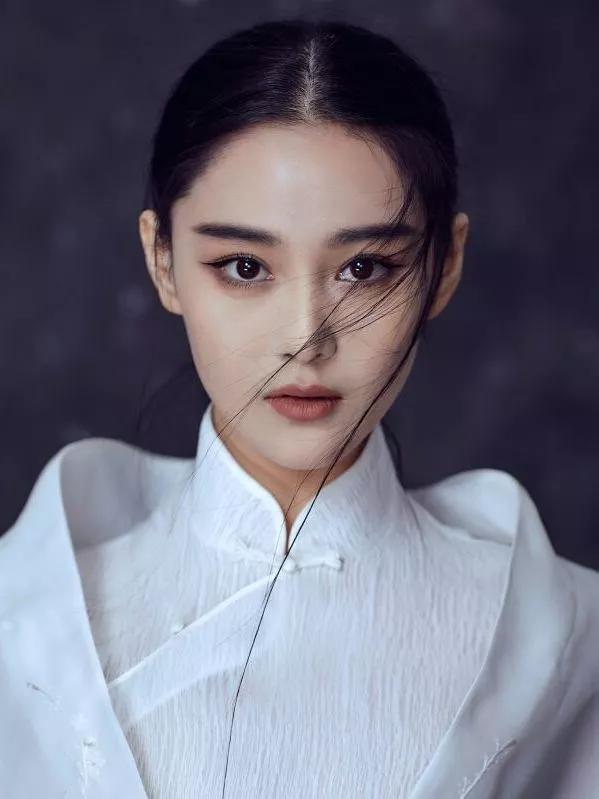 大龄圆脸适合什么样的女明星,明星圆脸怎么修饰脸型好看