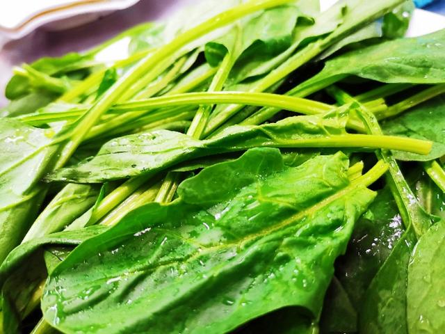 青岛大虾跟菠菜美食总决赛获奖菜品,老人孩子见了抢着吃