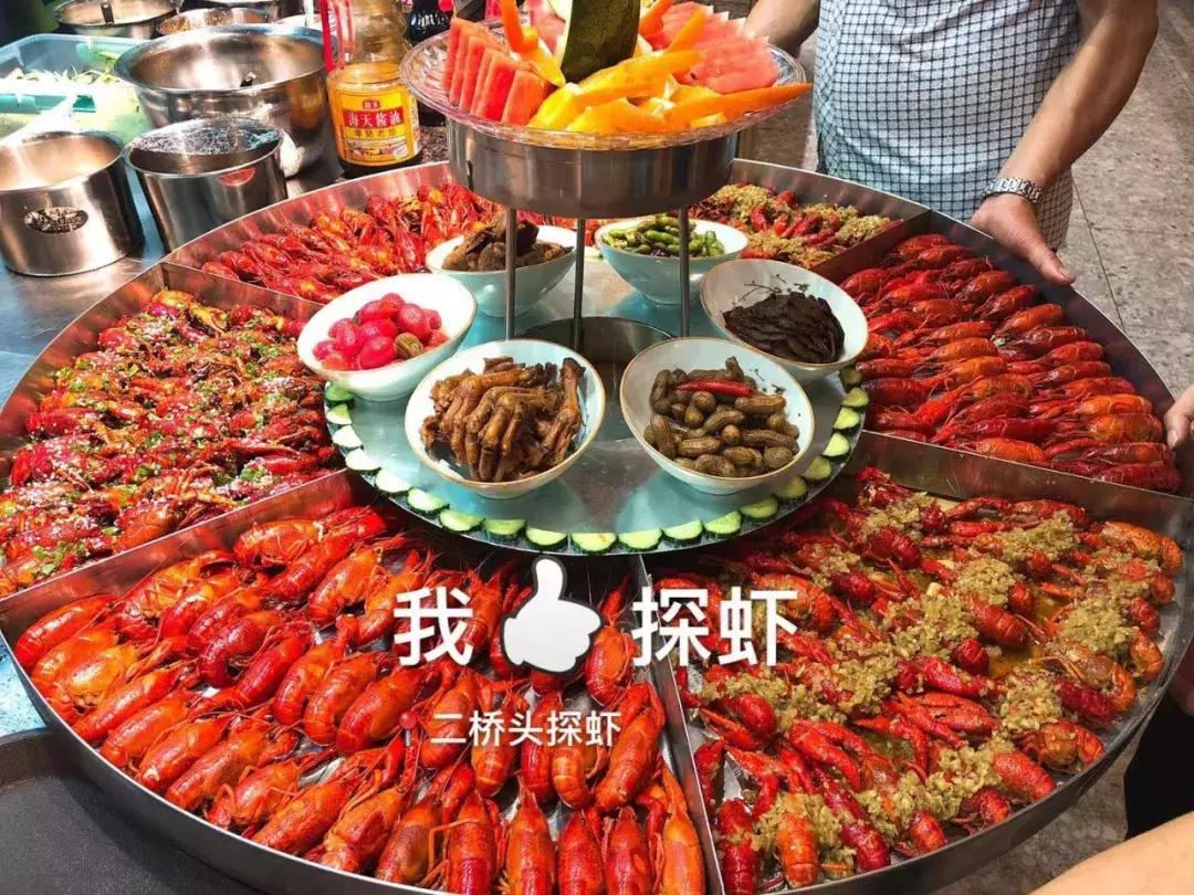 千人涌入二桥头狂欢！苦等365天，随州这个撸虾圣地一夜爆店！