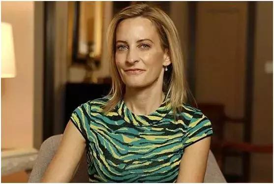 拼子宫,拼铂金包,拼头等舱……焦虑的母亲们真是屡屡拼出新高度