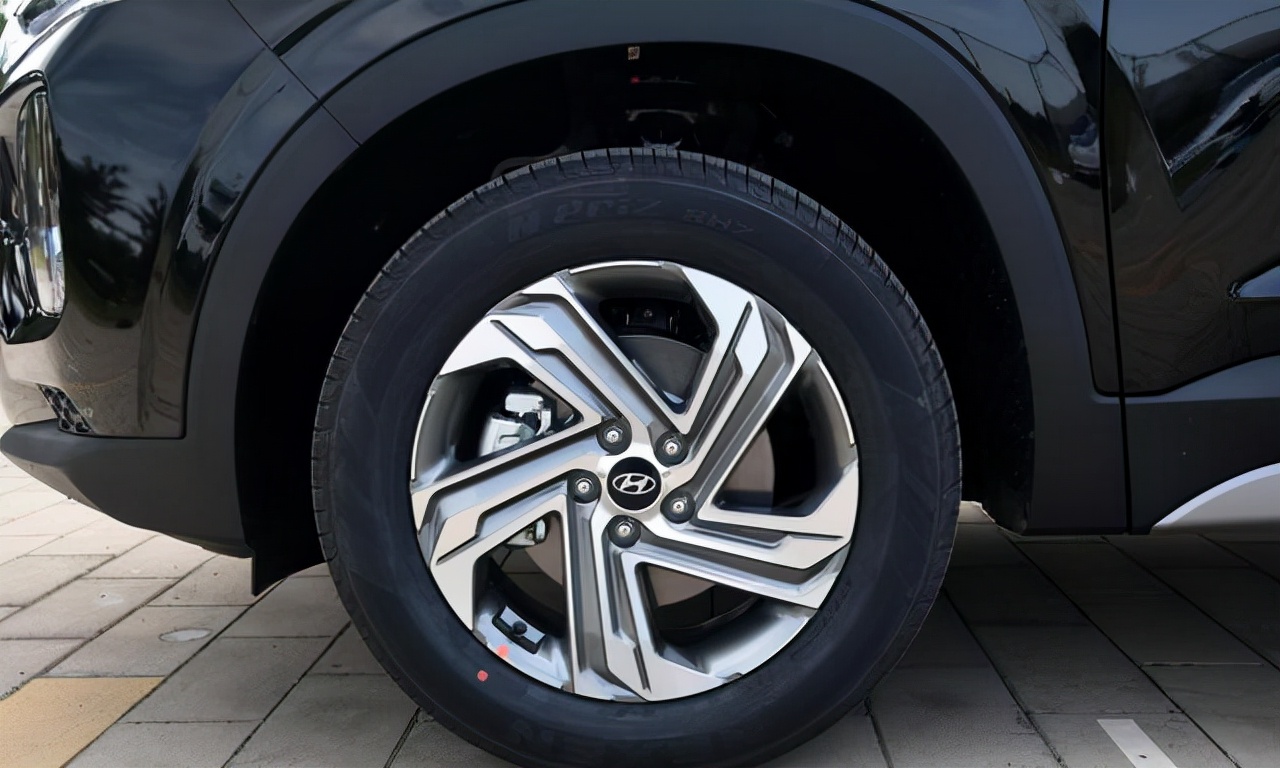 23万提的新车,23万提了辆丰田威兰达四驱版