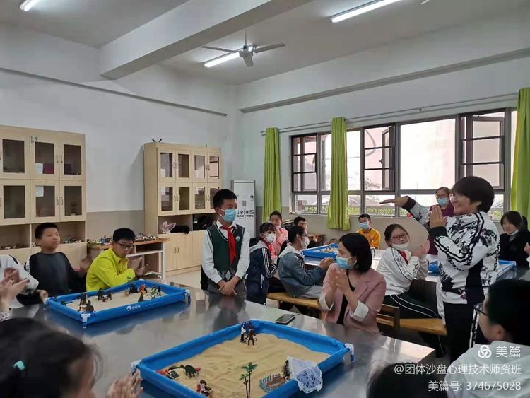 中社联“心社联动送安心”公益行——体验式团体沙盘心理辅导活动走进武汉关小学