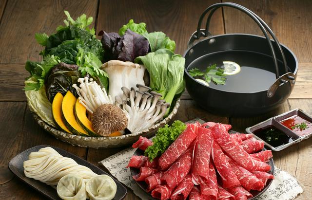 上厕所时尿液发臭什么原因,上厕所尿液比较浑浊是什么原因