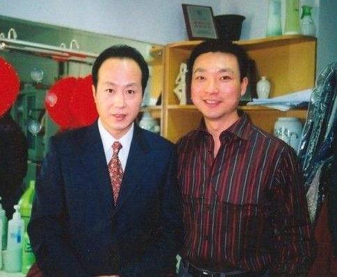 罗京去世恩爱妻子改嫁,罗京去世11年妻子改嫁儿子长大