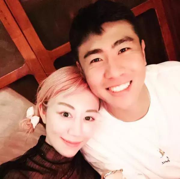 国足太太团集体助威,国足太太聚会