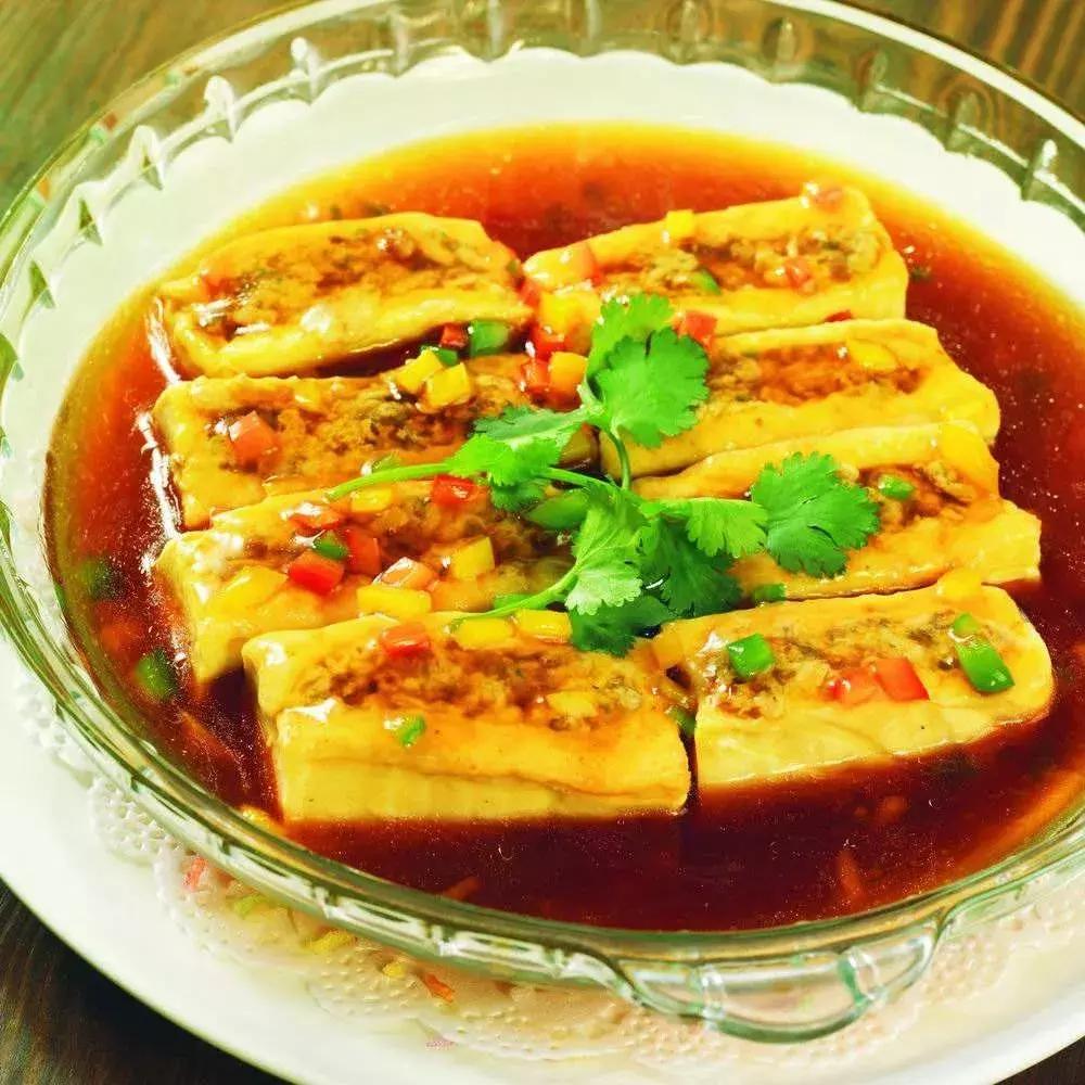 河源万绿湖是人工湖还是自然湖,河源万绿湖的水有多深