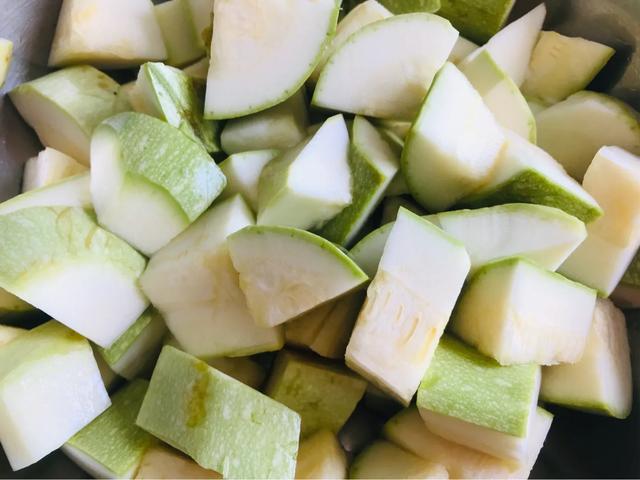 草鱼怎么炖火锅,火锅料草鱼蔬菜一锅炖