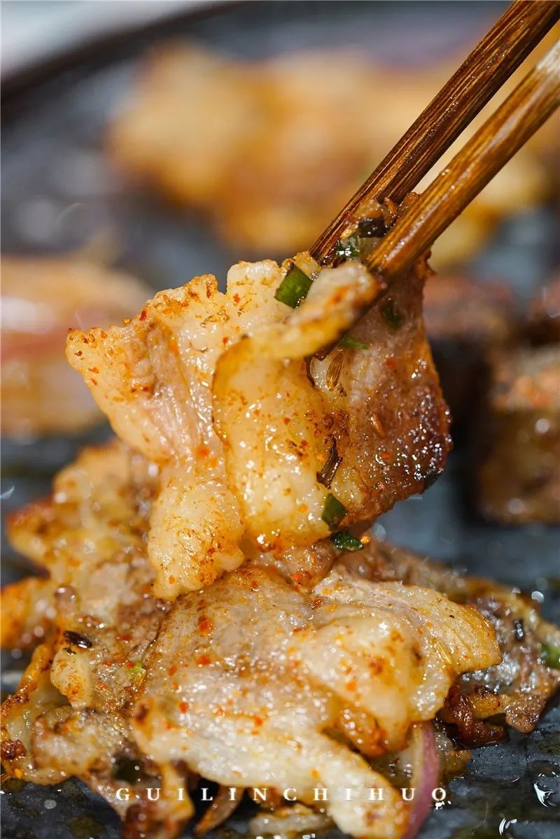 被安利了3年的长沙网红烤肉店，这回在桂林终于吃上了