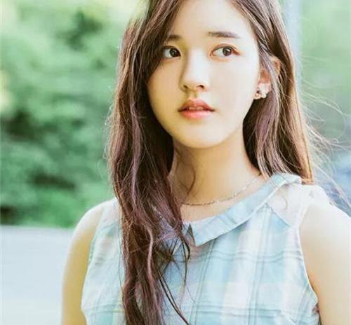 圆脸瘦脸方法学生党最快告别圆脸,大圆脸适合什么自己打理的发型