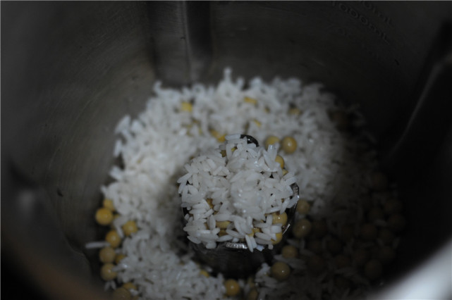 打豆浆用熟黄豆和生黄豆,熟豆子打豆浆的正确方法