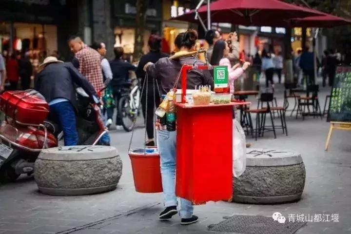 拒绝“人从众”！这个国庆必须到都江堰耍个“懒”，老街茶房、泥塑木作、古园书屋，快来享受你的小闲趣~