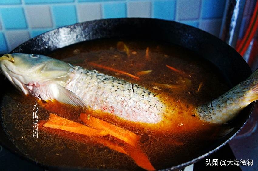 炖鱼后如何处理鱼肉不腥,过年炖鱼时放一点它鱼肉鲜嫩不腥