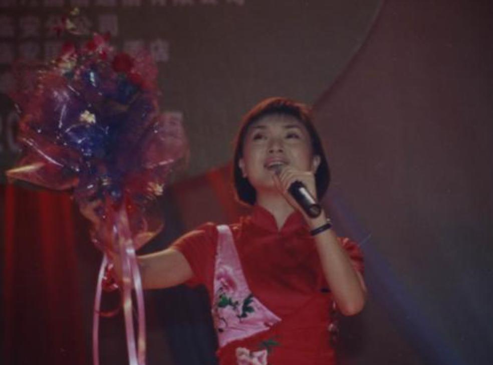 她因《常回家看看》火遍全国，却惨遭前夫背叛，离婚后卷走12亿