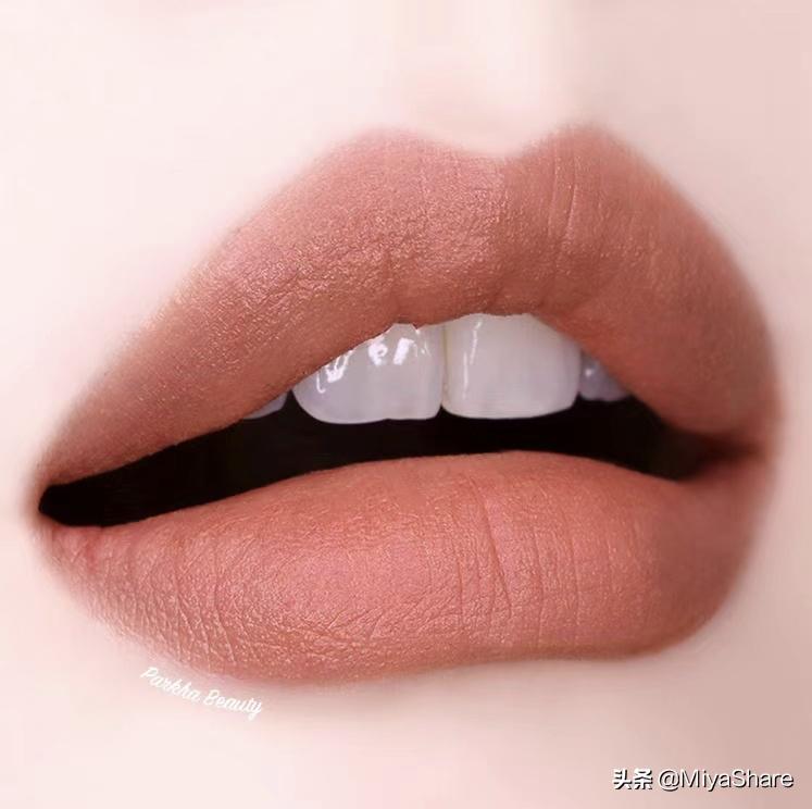 满满高级感超显白的奶茶色,奶茶色才是时尚榜一霸好看显气质