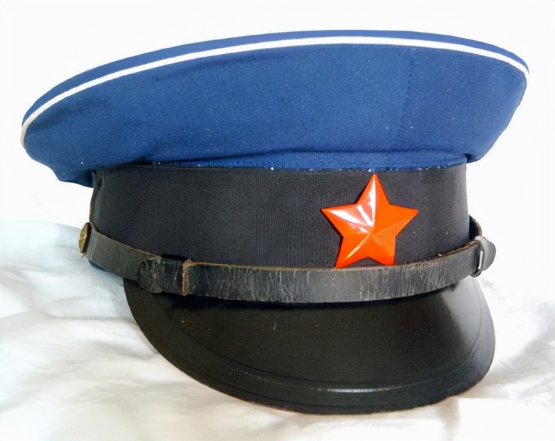 难忘74式军服——海军恢复水兵服，女兵穿上了裙子