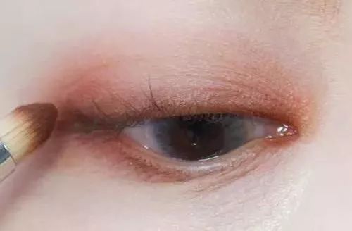 红色眼妆大地色眼影盘怎么用,棕咖啡眼影红棕色眼影哪个好看