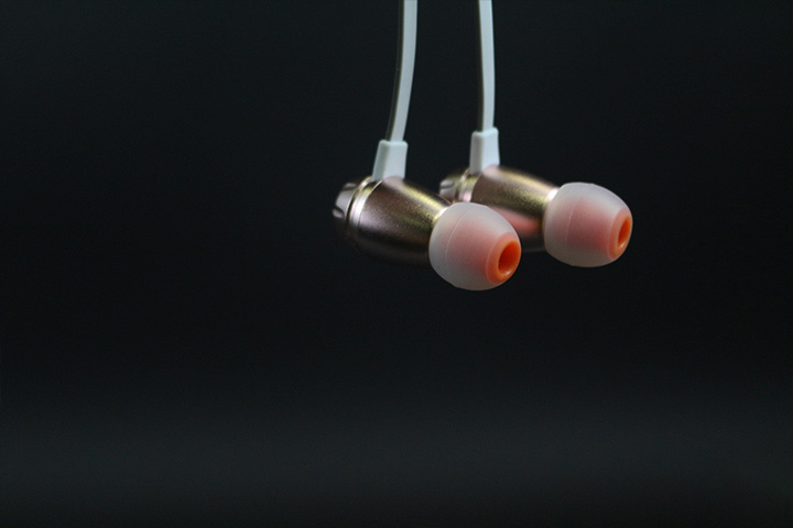 jbl入耳耳机音质测评,双动圈四核耳机怎么样