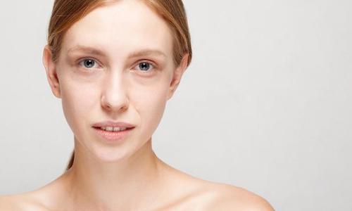 每天睡够8小时怎么还是有黑眼圈,每天睡几个小时能没有黑眼圈