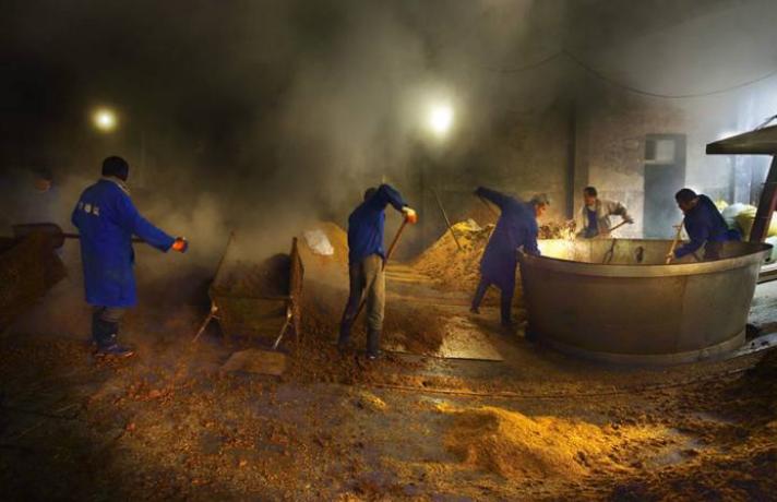 纯粮食酒亲民,谷养康粮食酒52度清香高粱酒