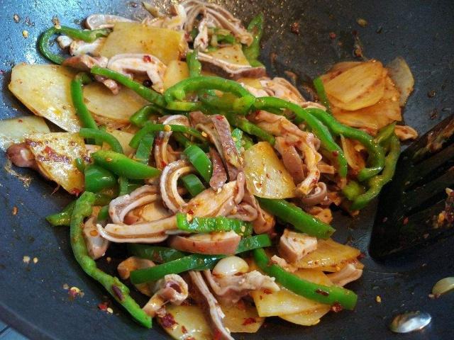 猪肚怎么炒不腥且脆,猪肚一炒就出水