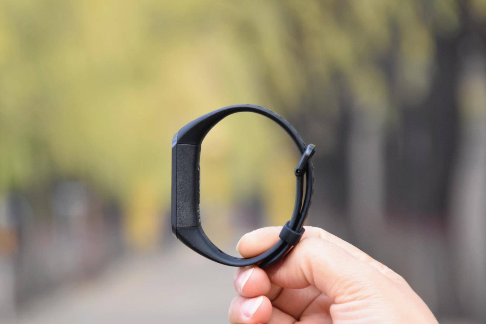 荣耀手环5i硅胶圈,荣耀手环5腕带怎么下