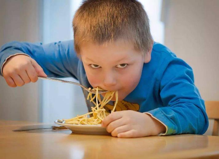 孩子贪玩不吃饭喝奶,孩子贪玩家长不负责怎么办