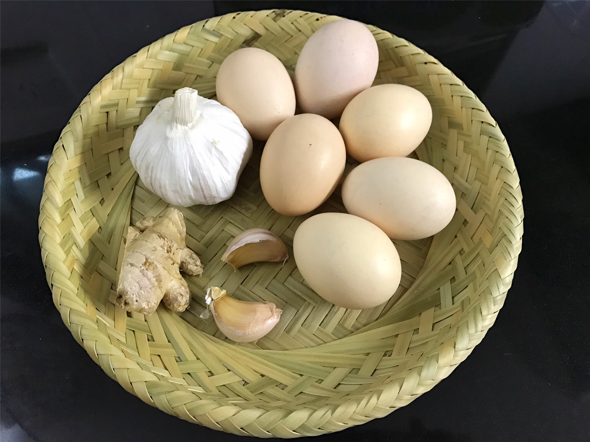 鸡蛋是放在冰箱保存还是常温保存,大批量鸡蛋保存一年不坏的方法