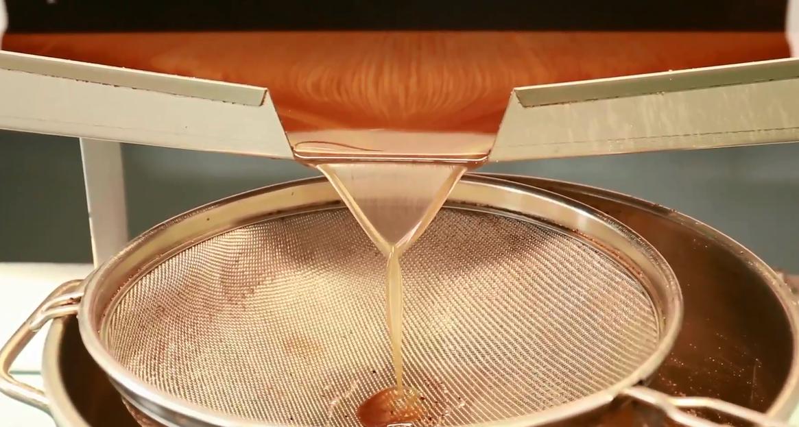 牛人自动榨油机,牛人发明小型榨油机