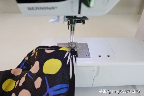 时尚一片式裹裙连衣裙裁剪图,后开叉裙的缝制方法