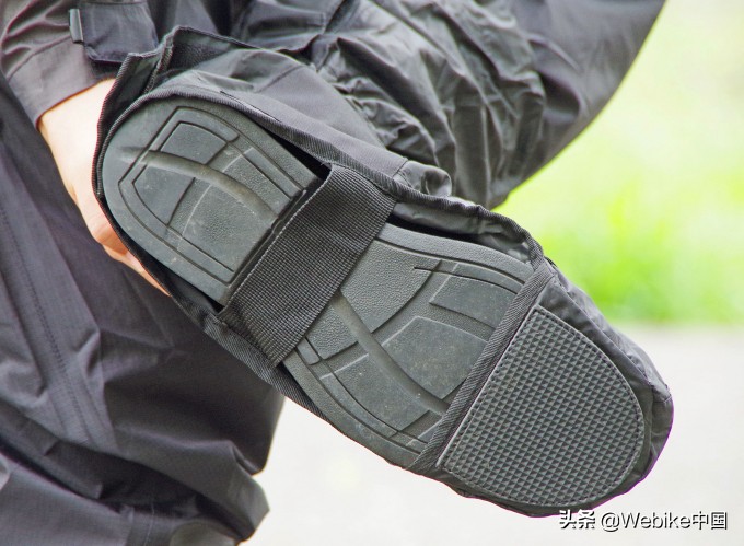 下雨天摩托车必备装备,骑摩托车下雨天必备神器