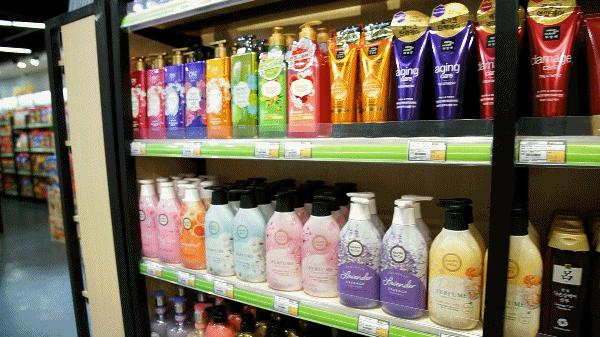 从韩国回来在超市买东西,韩国超市进口东西