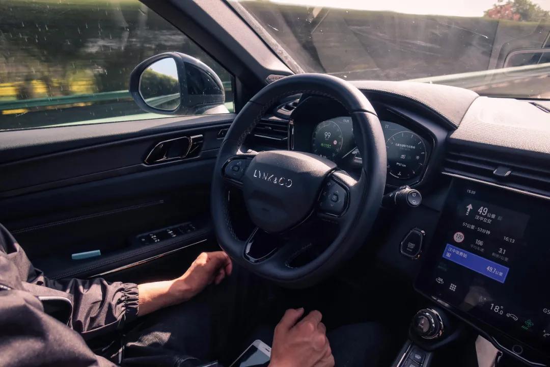 最新款领克01驾驶体验,领克01探界者怎么选