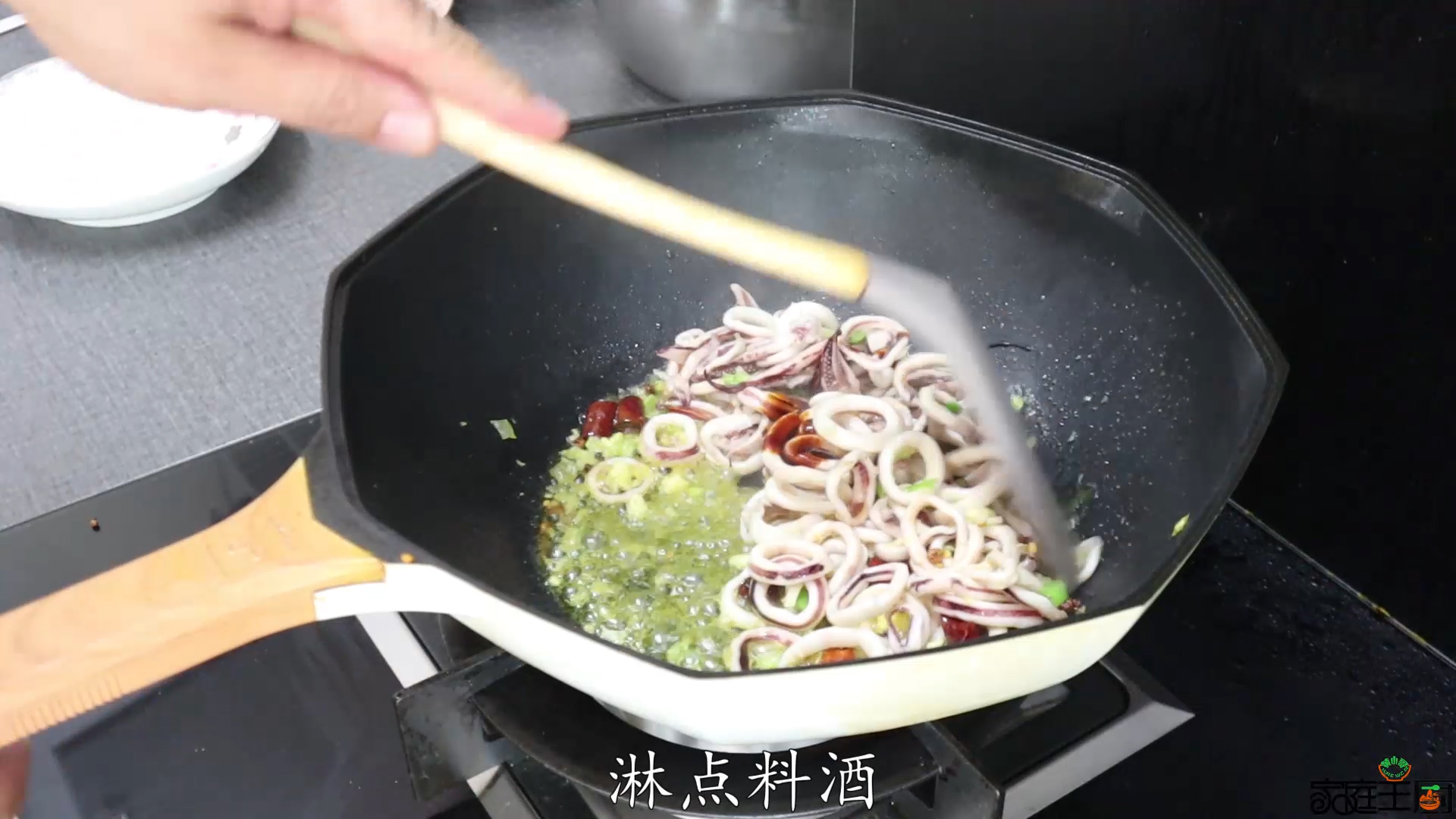 爆炒鱿鱼怎么才能做到爽脆好吃,爆炒鱿鱼如何去腥