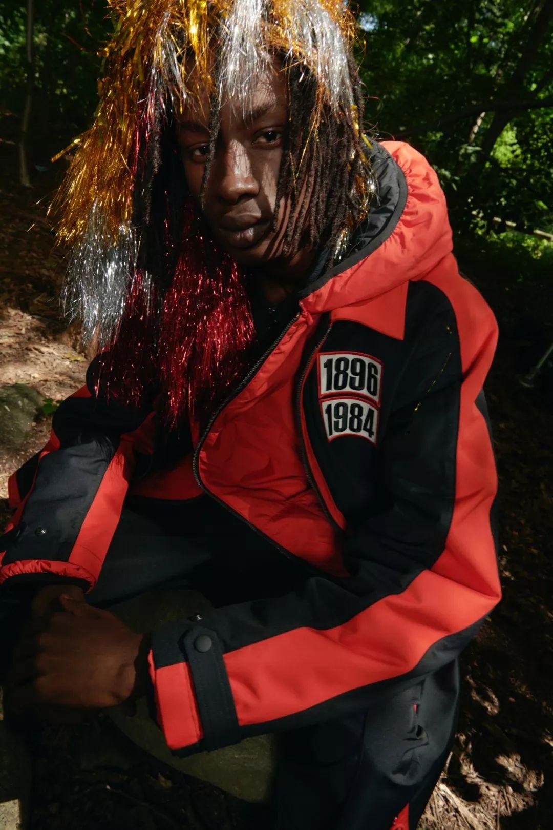 安踏潮湃,安踏火爆携款