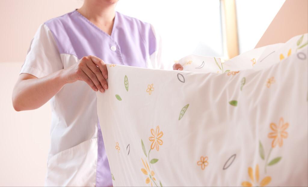 睡觉要不要穿衣服睡,夏天睡觉要不要穿衣服