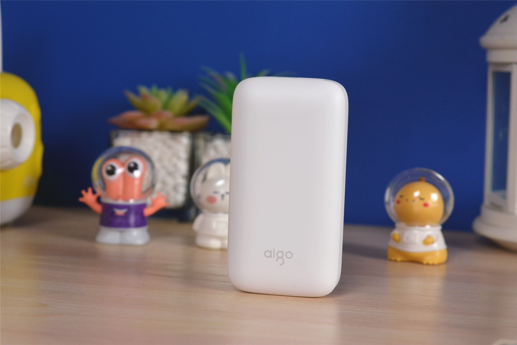 aigo爱国者充电宝10000毫安mini,aigo爱国者充电宝e20000pd白色