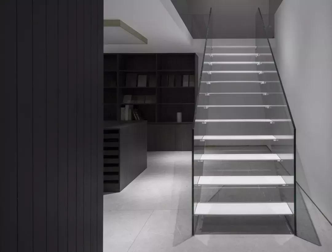 「首发」之间设计-拯救城市遗忘边角的一间办公室