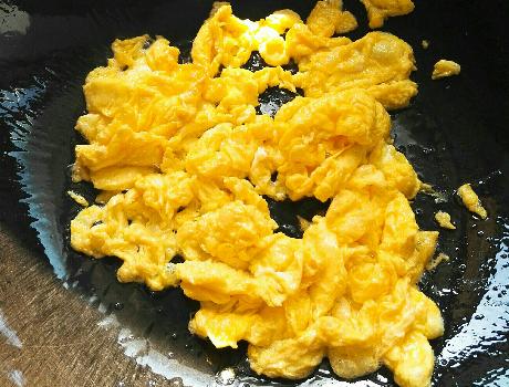 苦瓜怎么炒不苦又好吃不变色,苦瓜怎样炒不苦和好吃