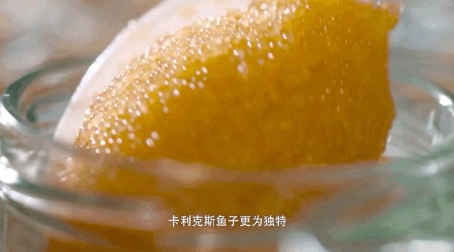 硬核吃鱼子酱指南，配糖油饼臭豆腐皮蛋