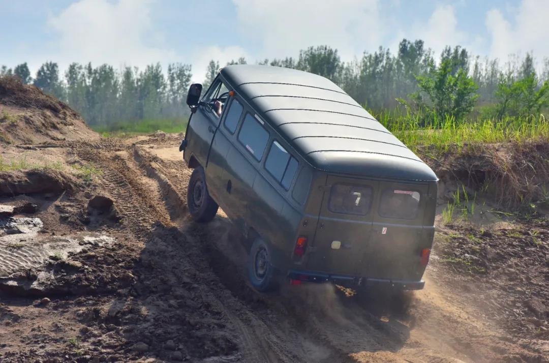 忘了三菱得利卡吧，我开“越野小面包”给你治肾结石