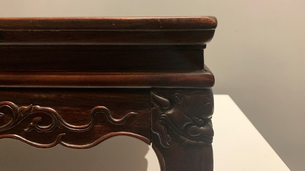 黄花梨小炕桌一百多年的值多少钱,黄花梨透雕螭龙纹炕桌