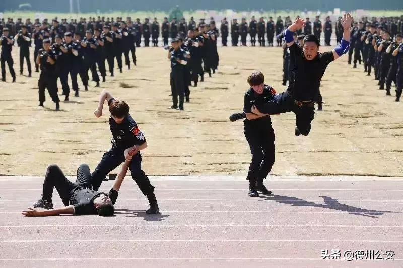 女神节专递|可盐可甜高颜值苦练不言弃的特警“霸王花”