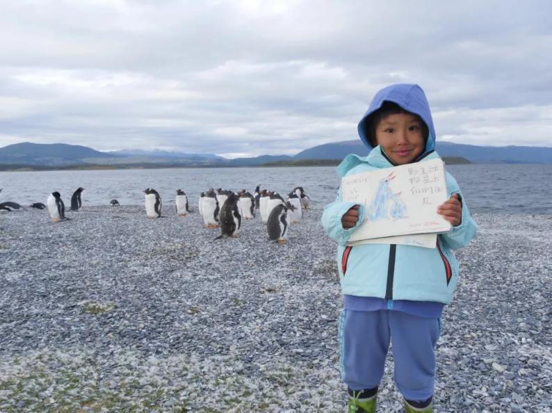 他叫辛巴,不是狮子王,8岁穿越12国:最好的教育,永远在路上