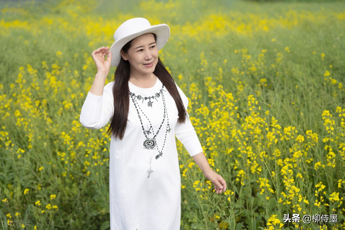 50岁左右中老年拍照姿势,老年如何拍照优雅