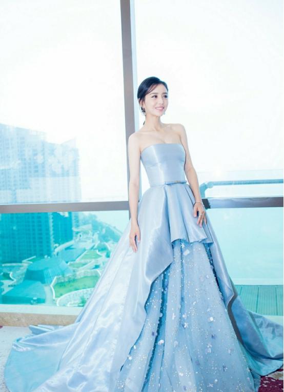 佟丽娅同款短发型的图片,佟丽娅短发半丸子头造型曝光