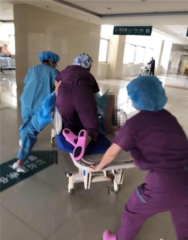 糟了!胎儿脐带掉出来了!