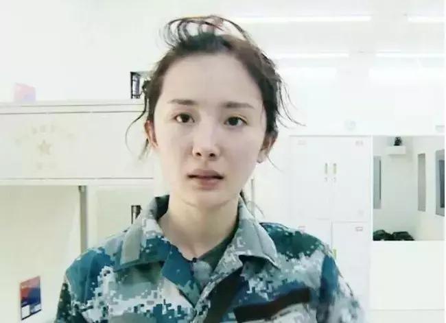 辛芷蕾发型是剪出来还是烫出来的,辛芷蕾的发型剪出来的效果