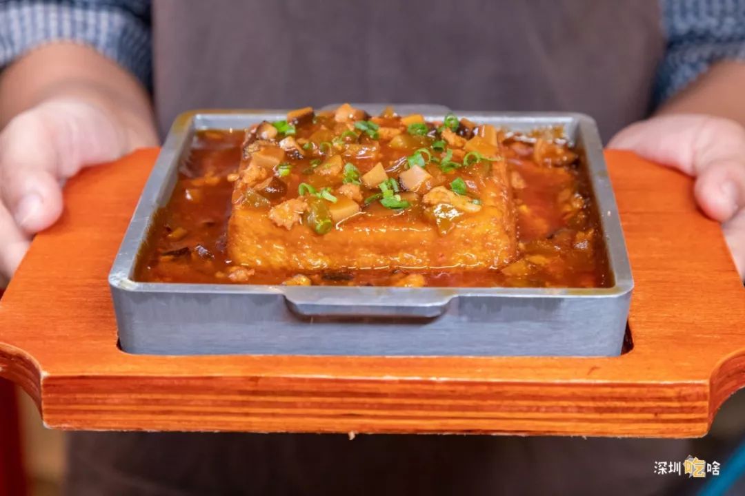 当着客人的面“玩火”？卓悦中心这家店喊你吃鸡